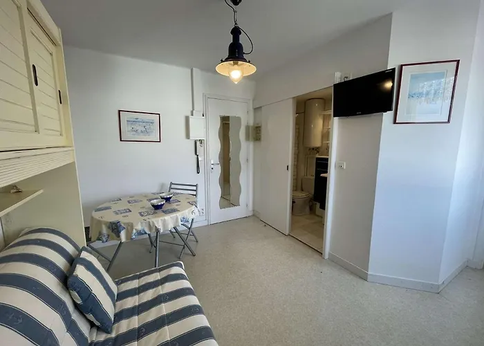 Agreable A 20m De La - 2 Personnes - Fr-1-224c-83 Apartment