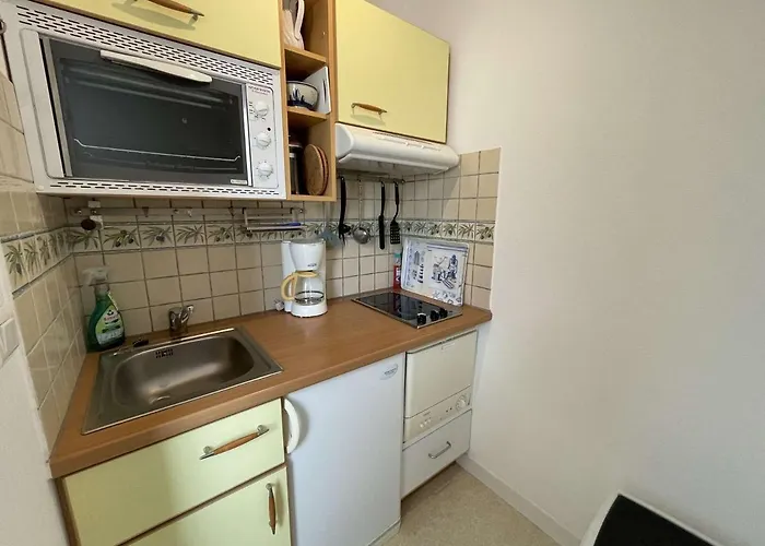 Agreable A 20m De La - 2 Personnes - Fr-1-224c-83 Apartment