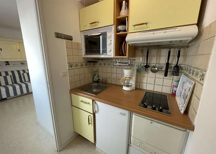 Agreable A 20m De La - 2 Personnes - Fr-1-224c-83 Apartment